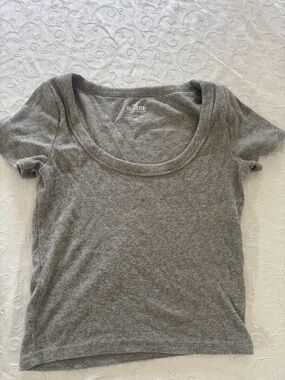 Hollister Gray Scoop Neck Short Sleeve Tee